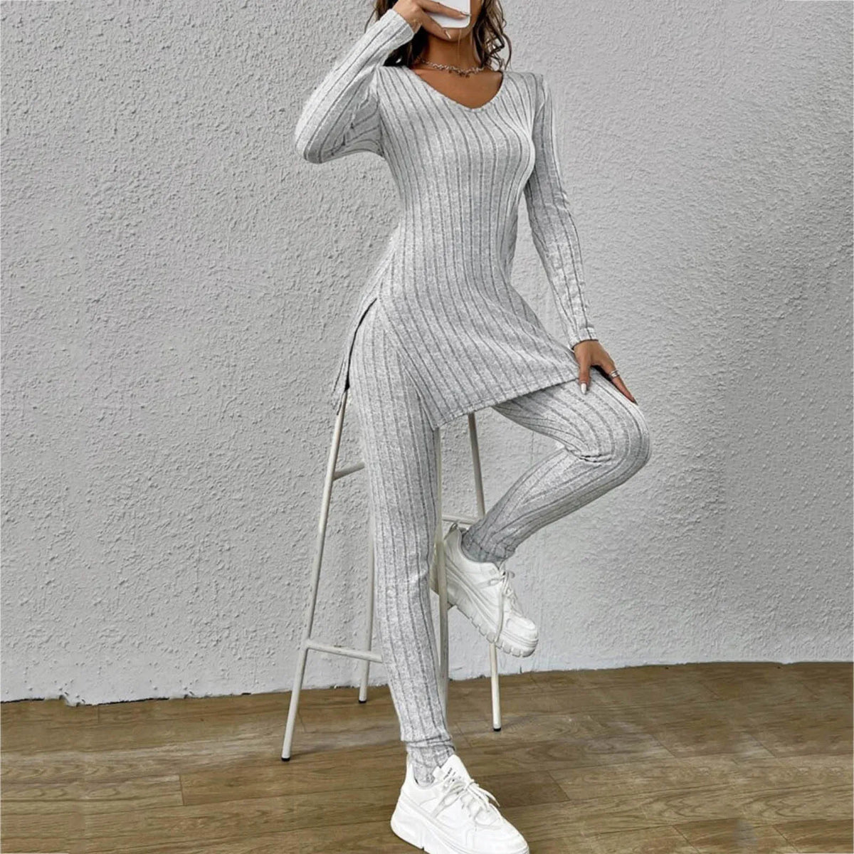 Montere O Neck Cardigan